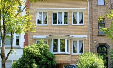 Prestigio-espléndida casa burguesa con vistas al parque