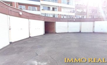 KARREVELD. Garage Box fermé - bonnes dimensions